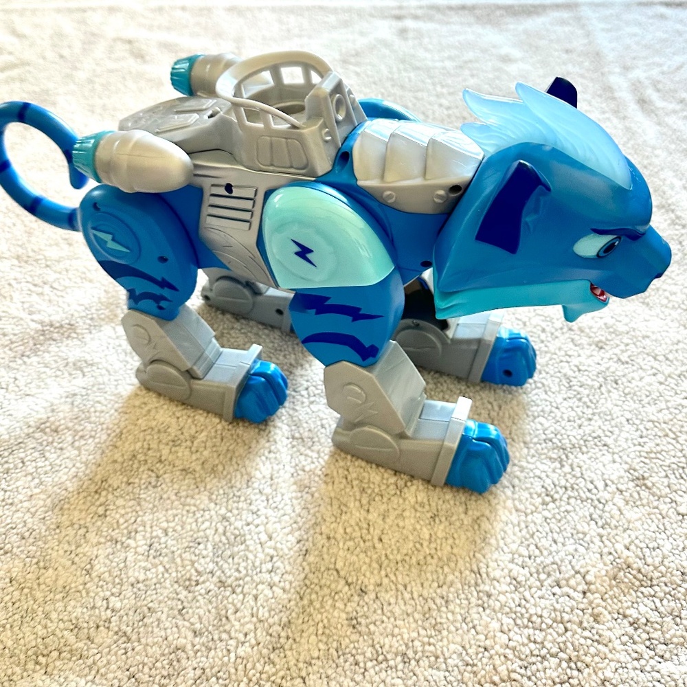 Hasbro PJ Masks Animal Power Charge and Roar Power Cat